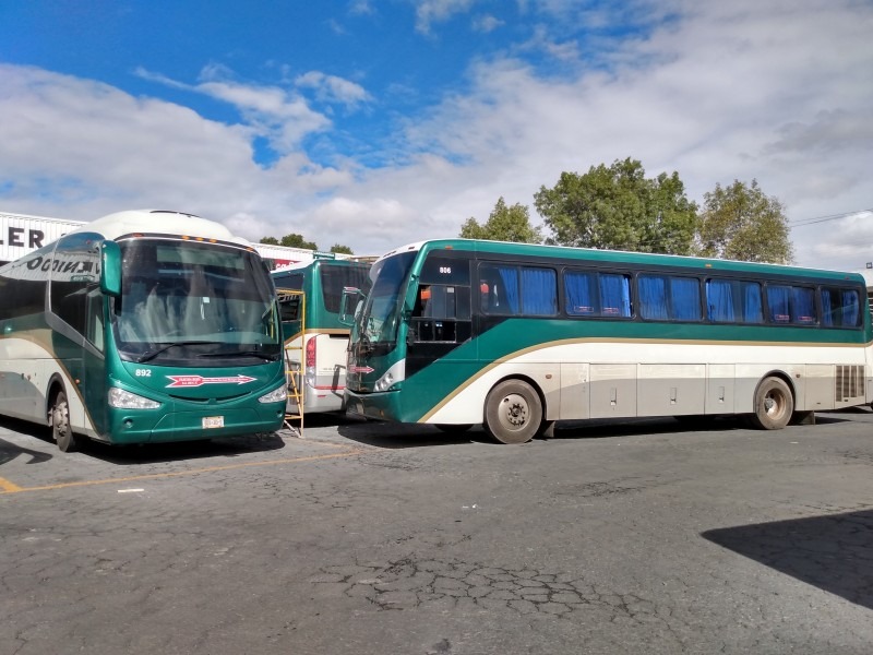 El transporte foráneo de la línea Flecha Roja ha registrado una disminución en la demanda de autobuses en Tenancingo. Foto: Especial