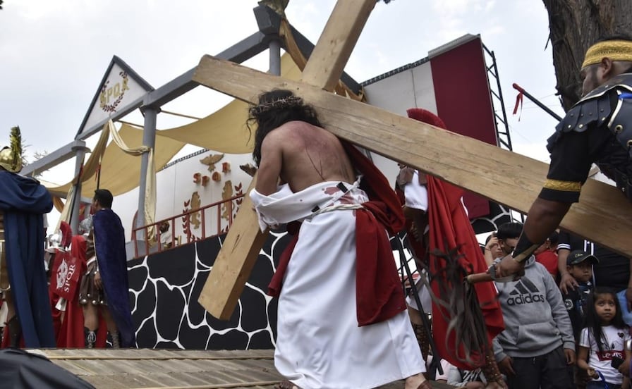 Afinan viacrucis en San Mateo Atenco; esperan más de 200 mil asistentes 