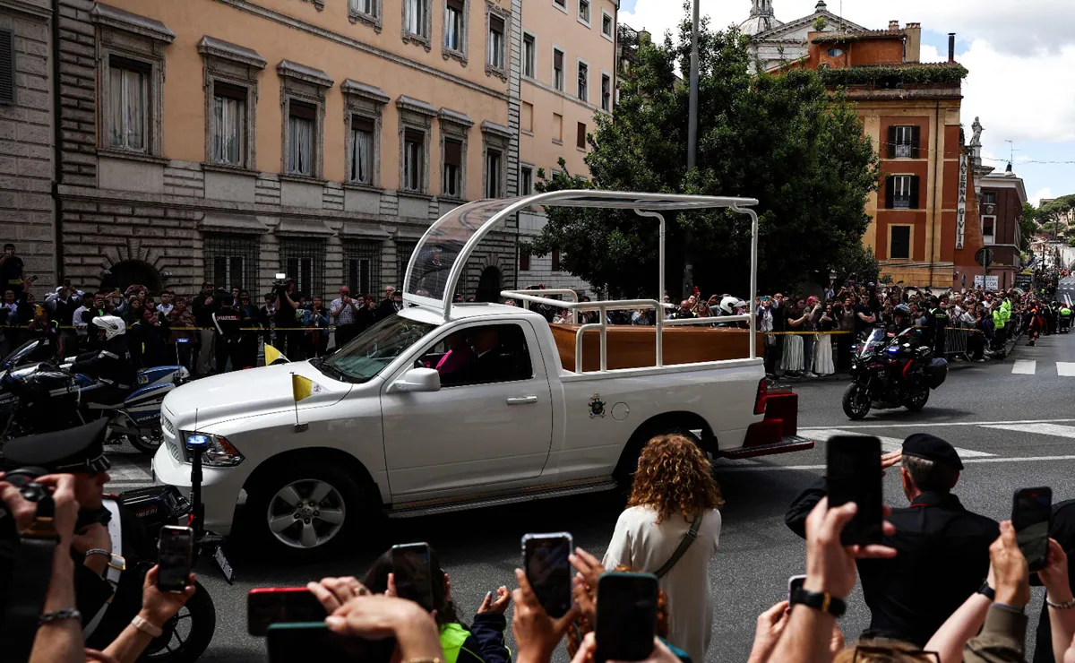Papamóvil que trasladó al papa Francisco en su funeral. Foto: AFP