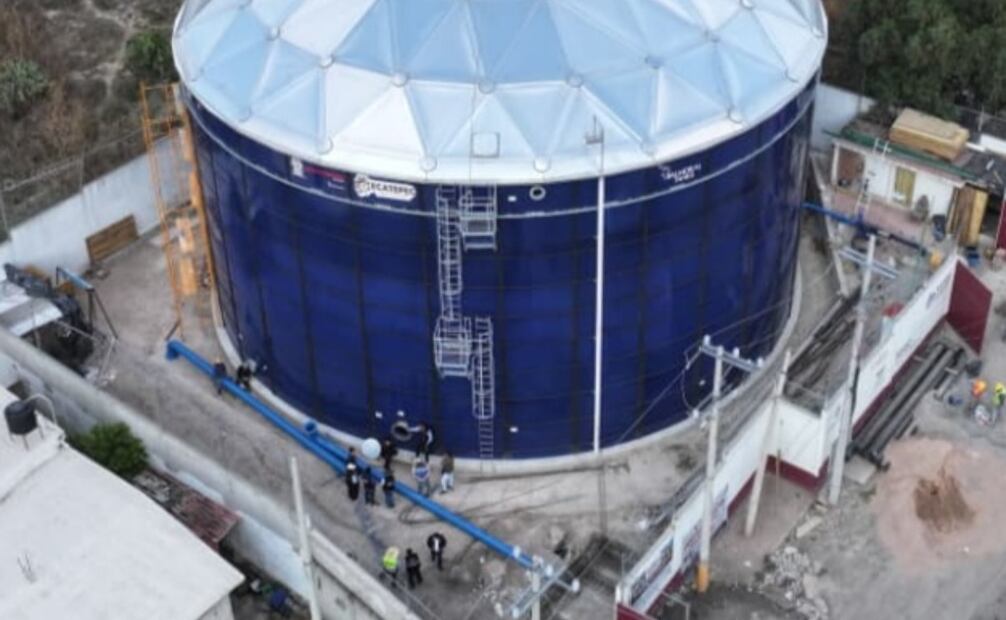 Con más de 23 metros de diámetro, el nuevo depósito sustituye a uno diez veces más pequeño para garantizar el agua en las zonas altas. Foto Especial