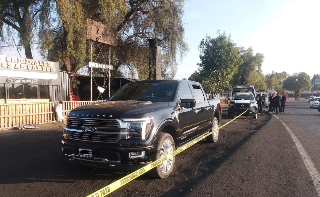 La camioneta Ford Lobo robada fue localizada abandonada en el municipio vecino de Acolman. Foto Especial