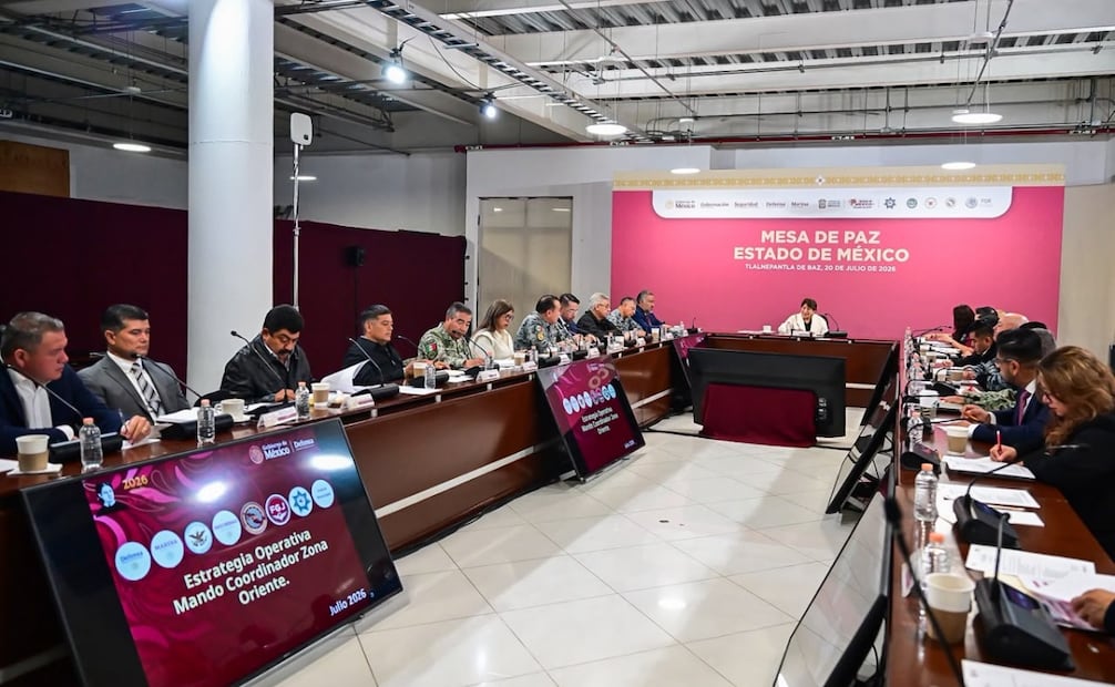 La gobernadora Delfina Gómez Álvarez encabezó la Mesa de Paz en Tlalnepantla para evaluar el impacto de los operativos metropolitanos. Foto Especial