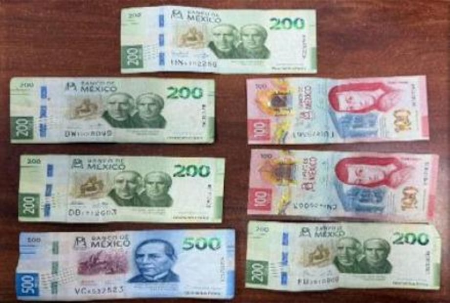 Durante una inspección a Alejandro “N” encontraron entre sus pertenencias mil 500 pesos en efectivo. Foto. Especial