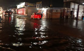 Fuertes lluvias provocan inundaciones, aguas negras y afectan el Trolebús Chalco-Santa Martha