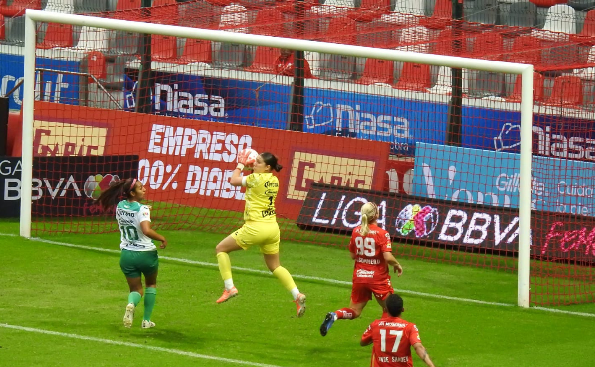 Michaela Abam fue la heroína: Las Diablas Rojas del Toluca Femenil se llevaron la victoria 1-0 ante Santos en el Nemesio Diez. Foto: Ivan Monroy