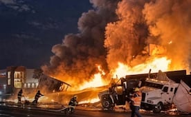 Tráiler choca y se incendia durante bloqueo en la Toluca-México