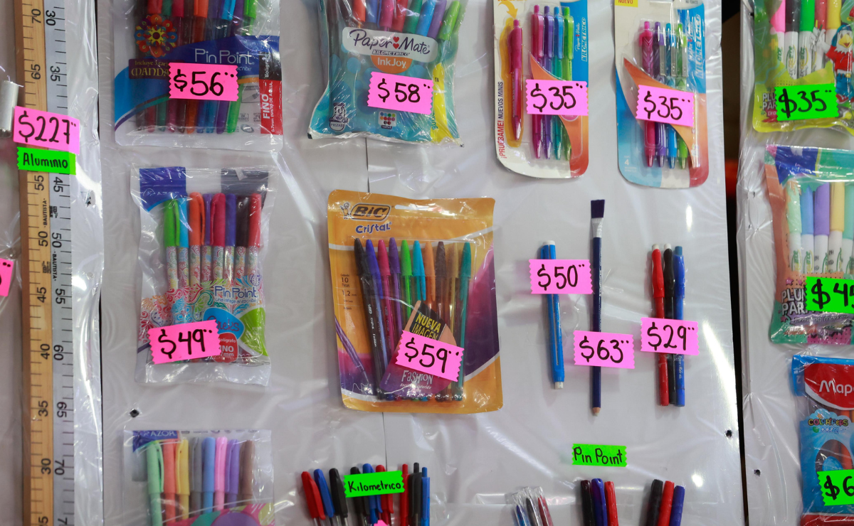 El regreso a clases ya no es el motor económico para papelerías como esta, que enfrenta una caída del 80% en ventas. Foto: Alejandro Vargas