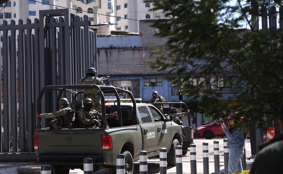 Omar "N", subdirector operativo de Seguridad Pública en Naucalpan, fue detenido durante el Operativo Enjambre. Foto: Arturo Hernández