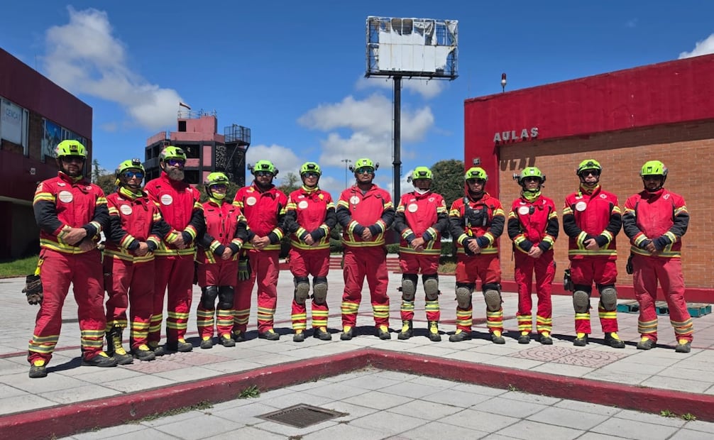 Los perros de búsqueda trabajan junto con sus guías durante los operativos de rescate. Foto Claudia Rodríguez / El Universal
