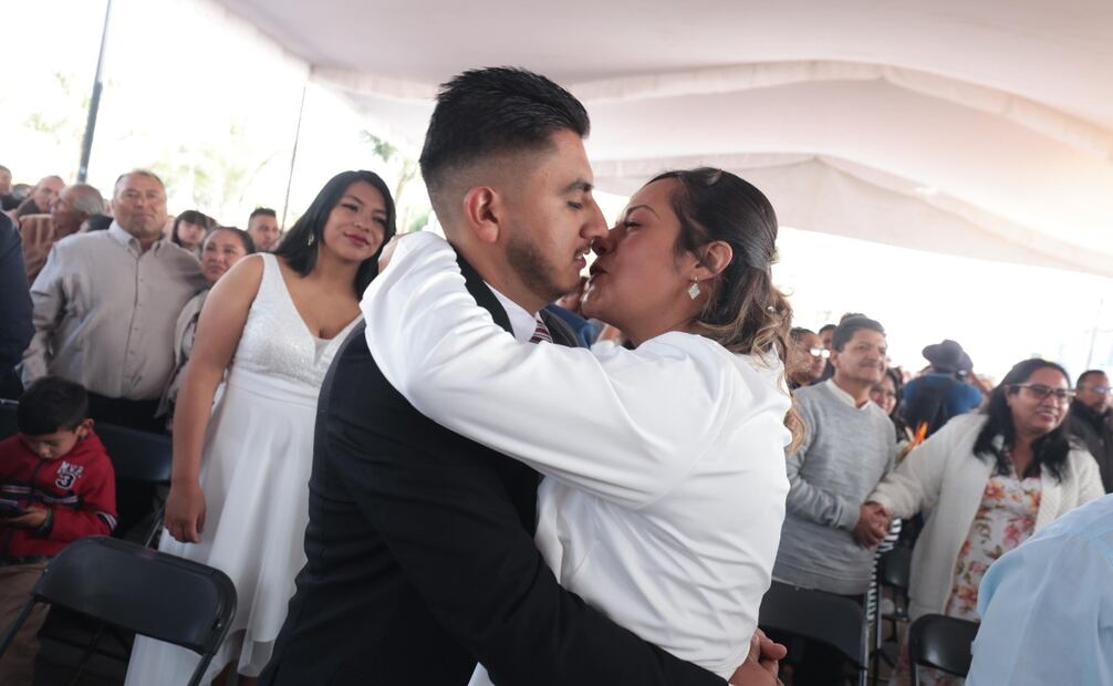 El 13 de abril nació para honrar a la pareja tailandesa que pasó más de 58 horas unida en un beso. Foto Especial