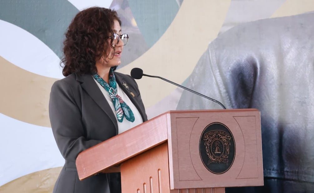 La rectora Martha Patricia Zarza Delgado entrega formalmente la propuesta de reforma a la gobernadora Delfina Gómez Álvarez en un momento clave para la educación mexiquense. Foto Alejandro Vargas / El Universal