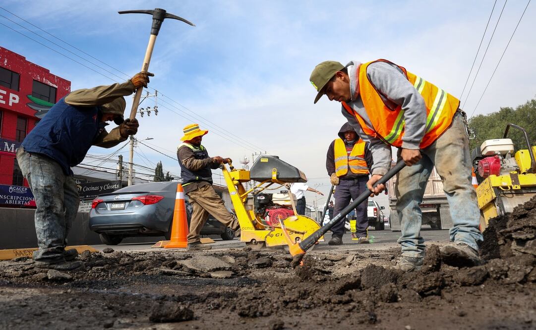 De las 23 mil calles que hay en Ecatepec, en el 80% hay baches o socavones / Foto Luis Camacho