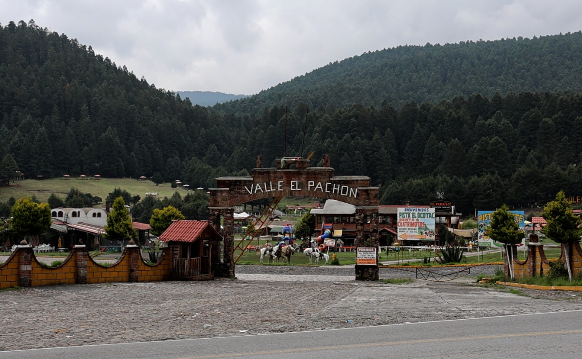 Comerciantes luchan contra el lodo y la caída del 60% en ventas, mientras la temporada de lluvias impacta fuertemente el turismo en Ocoyoacac. Foto: Sergio García