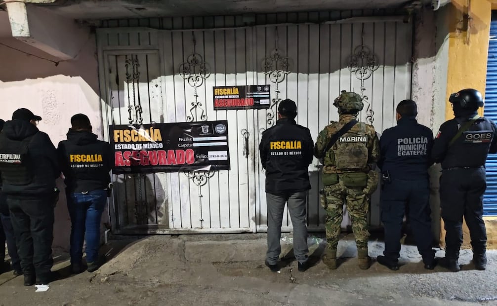 El inmueble, ubicado en Santa María Tulpetlac, fue resguardado por corporaciones de seguridad mientras se realizaban las diligencias. Foto Especial