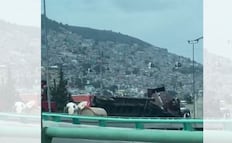 Volcadura de tráiler con rollos de papel paraliza la México-Pachuca en San Juan Ixhuatepec