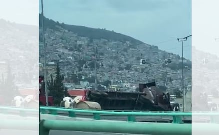 Volcadura de tráiler con rollos de papel paraliza la México-Pachuca en San Juan Ixhuatepec