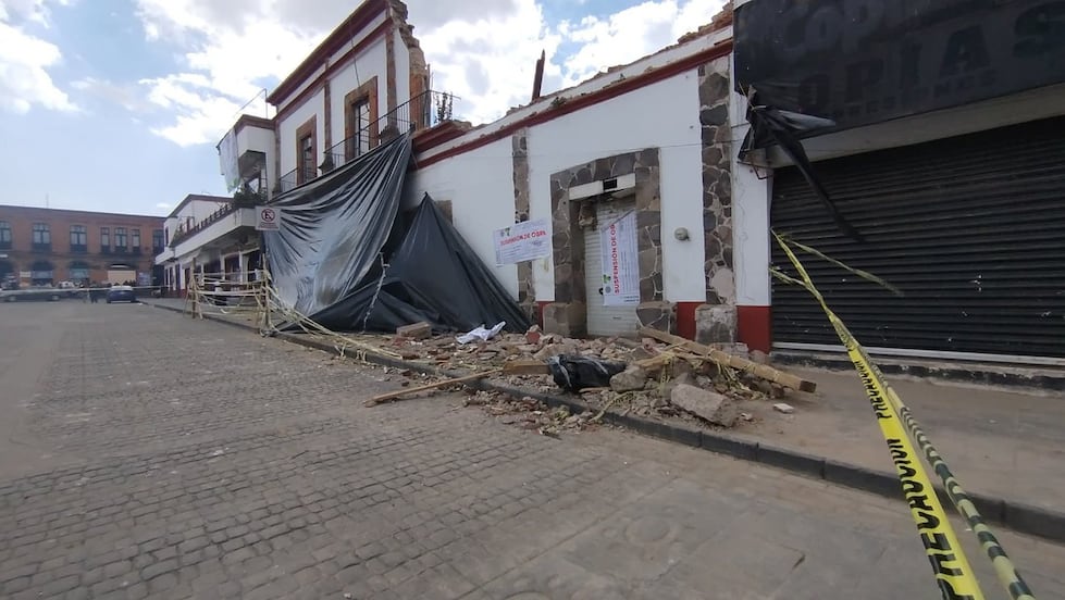 Demuelen ilegalmente joya histórica del siglo XVIII en Santiago Tianguistenco