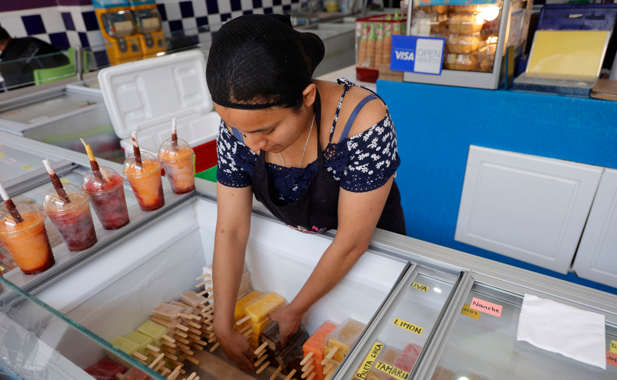 El aumento de las temperaturas impulsa las ventas de helados en un 50% en todo Toluca. Foto: Arturo Hernández