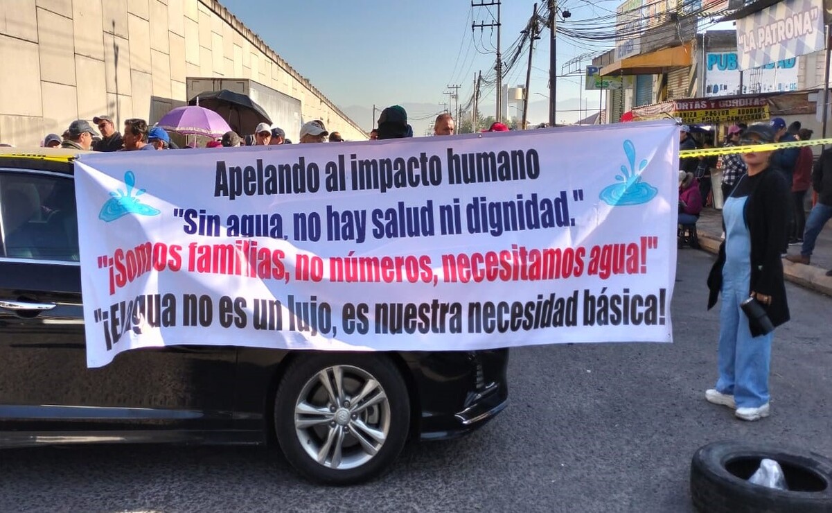 Vecinos del Fraccionamiento Villas Toscana bloquean Toluca-Naucalpan