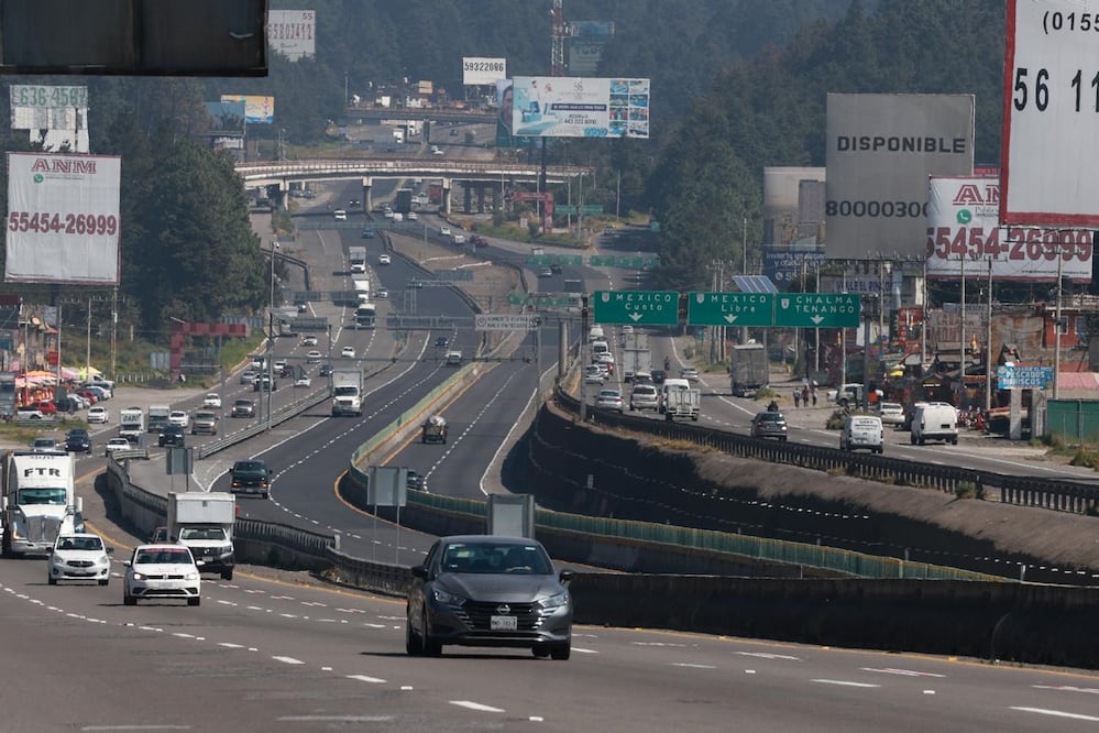 El cansancio extremo y el uso del celular al volante son las principales causas de choques y volcaduras en el tramo Toluca-Palmillas. Foto Alejandro Vargas / El Universal