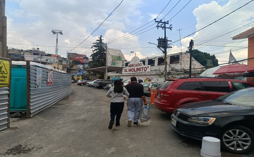 La construcción de la estación El Molinito redujo el espacio para vehículos; comerciantes proponen un estacionamiento de hasta 300 unidades. Foto Gisela Gonzáles Granados