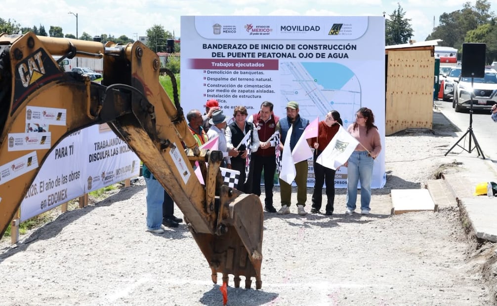 La gobernadora Delfina Gómez encabezó el inicio de la construcción del puente peatonal Ojo de Agua en el km 8 de la carretera Toluca-Atlacomulco. Foto Alejandro Vargas / El Universal