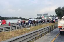 Bloquean la México-Querétaro: Manifestantes exigen seguridad en Jorobas por desaparición de Fernando Galindo