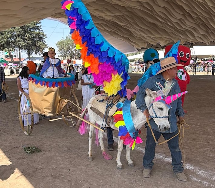 La fiesta no sólo entretiene. Reconoce una deuda histórica: los burros jalaron arados, cargaron mercancías y sostuvieron familias cuando no existían tractores ni camiones.  Foto: especial