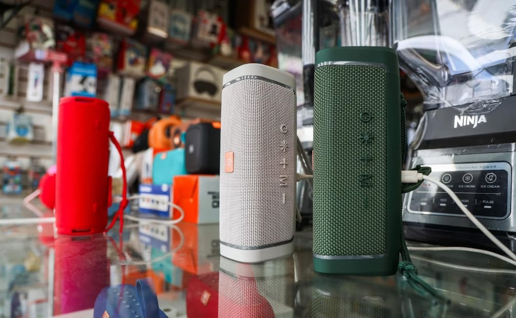 En Toluca, el mercado La Pulga encabeza los registros locales con más del 76% de sus productos de procedencia apócrifa. Foto Alejandro Vargas / El Universal