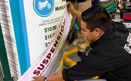 Colocan sellos de suspensión al cobro a motos en la plaza comercial Luna Parc, en Cuautitlán Izcalli