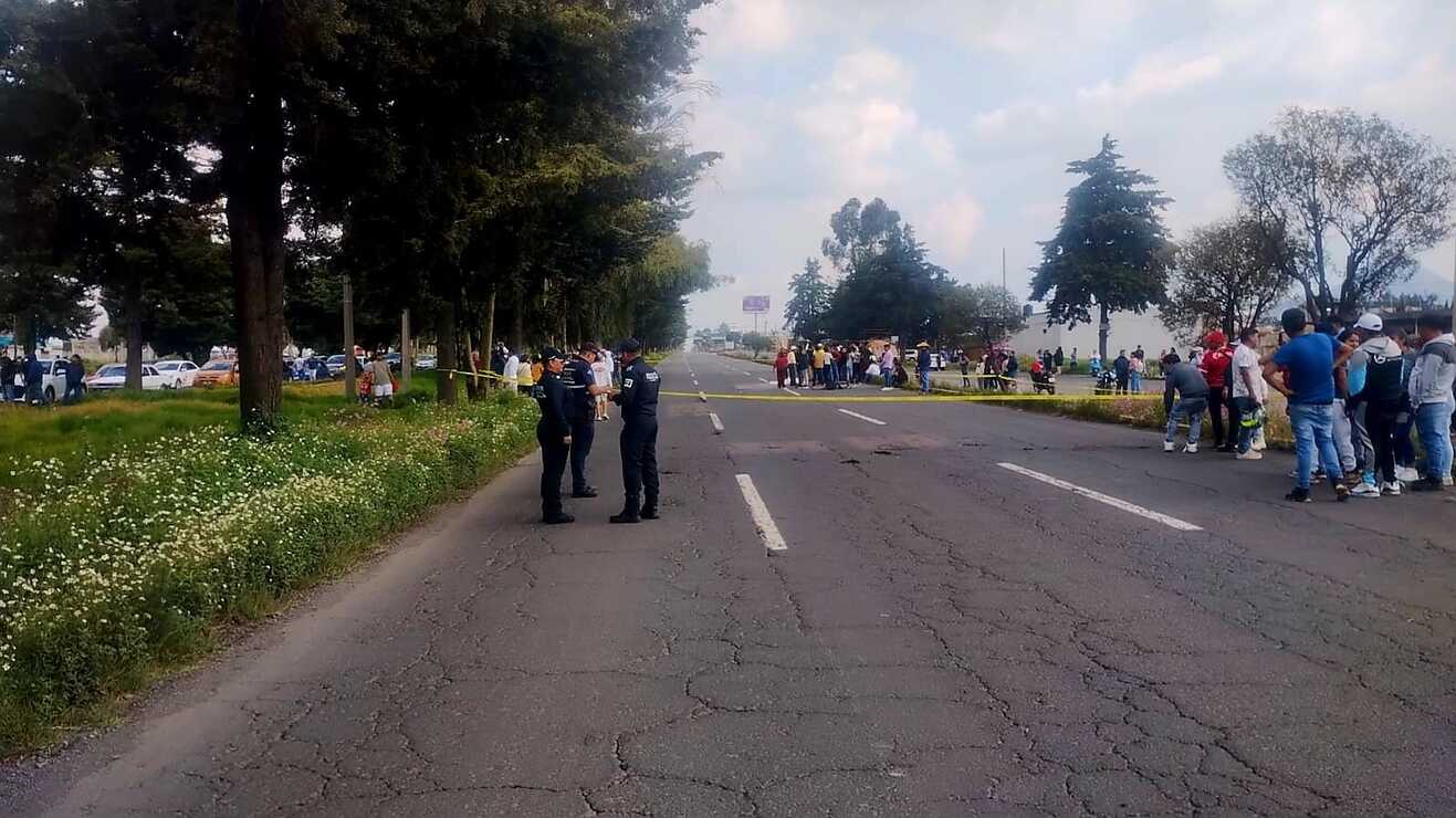 Un joven perdió la vida la tarde de este domingo al ser atropellado sobre la carretera Toluca-Palmillas en el municipio de Toluca