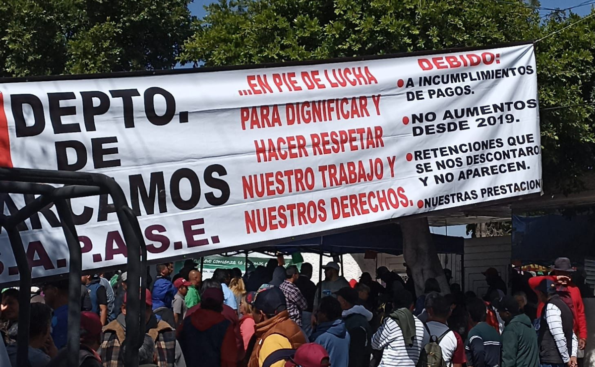 Trabajadores del SAPASE paralizan actividades en demanda de pagos atrasados Foto: Especial