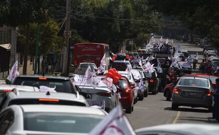 Realizan caravana para despedir a AMLO en Toluca