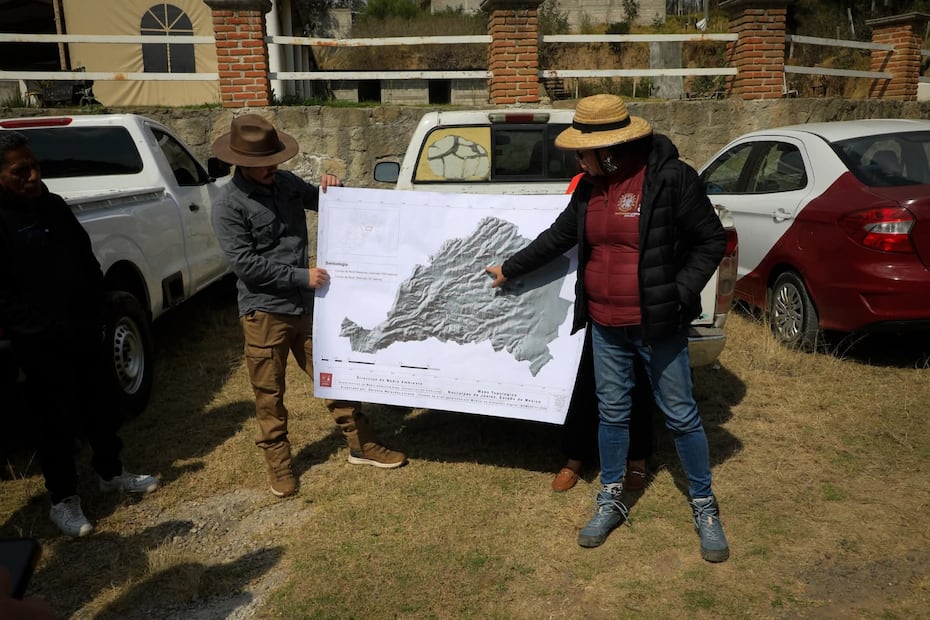 Ricardo Gudiño, titular de OAPAS, presentó ante Conagua el plan para rehabilitar la Presa Julianas, un cuerpo de agua que podría aportar 900 mil metros cúbicos al suministro municipal. Foto Especial