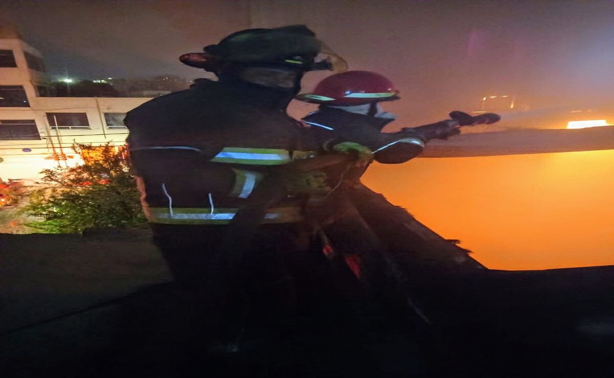 El reporte llegó a la base de los vulcanos a las 00:20 horas, por lo que más de 30 elementos se trasladaron al lugar del siniestro. Foto: Especial