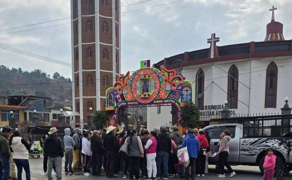 Familiares y pobladores mantienen la exigencia de seguridad tras los bloqueos en la carretera México-Cuautla. Foto Especial