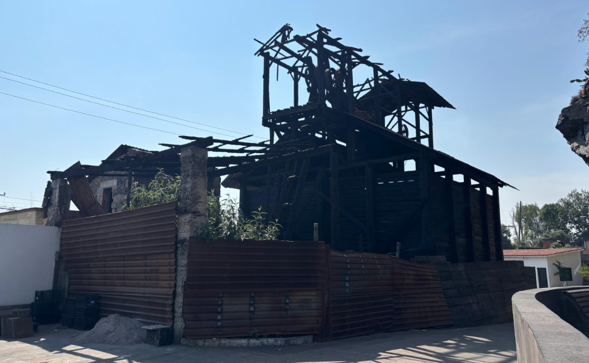 El olvido carcome la estructura quemada de la Pedrera Municipal de Toluca, una promesa de galería de arte hecha cenizas. Foto: Arturo Hernández
