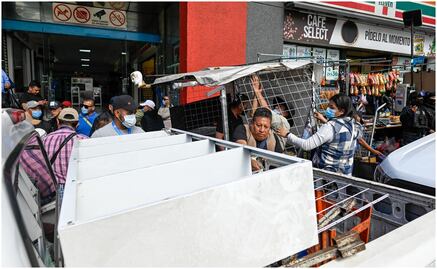 Realizan operativo para retirar puestos ambulantes ante saturación de banquetas en Cuatro Caminos