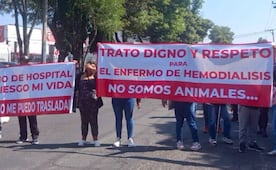 Pacientes de hemodiálisis bloquean Gustavo Baz en Naucalpan