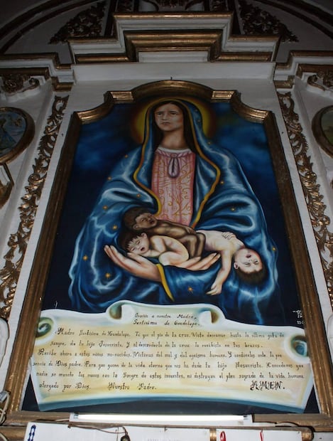 La pintura dedicada a los niños no nacidos es obra de un artista local y se encuentra al interior de la ermita, en el cerro del Calvario, en Metepec. Foto. Cortesía Gabriel Sánchez