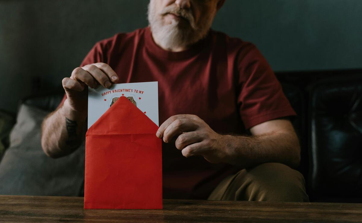 Otra gran idea para el 14 de febrero sin gastar mucho dinero es hacer manualidades. Foto: Especial
