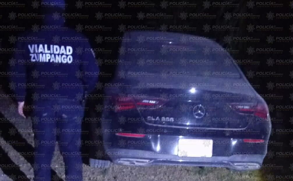 El Mercedes Benz modelo CL200 color negro fue asegurado y trasladado a la Fiscalía especializada para ser devuelto a su dueño. Foto Especial