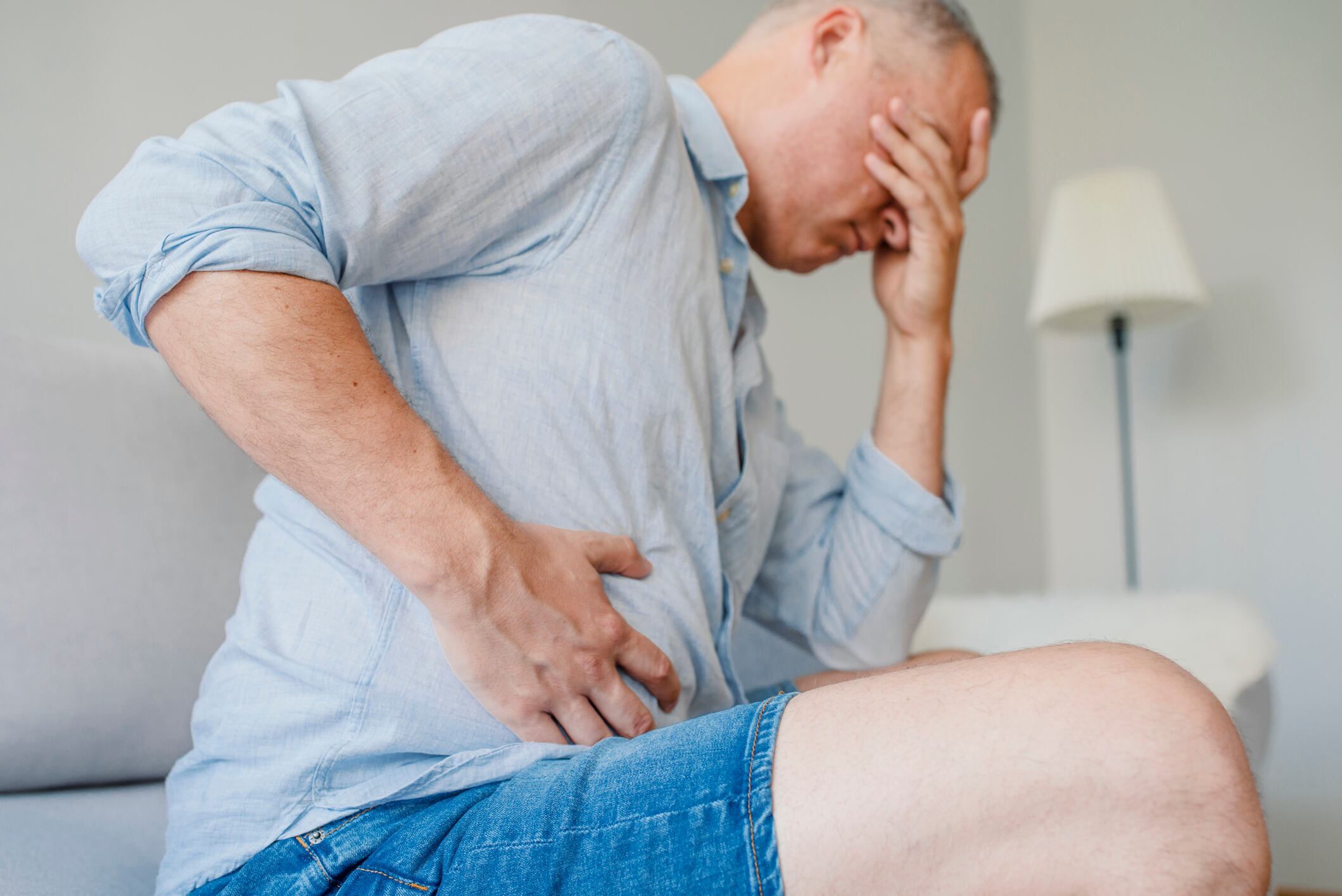 La violencia física también puede ser igual de peligrosa cuando proviene de una mujer hacia un hombre. Foto: iStock / dragana991