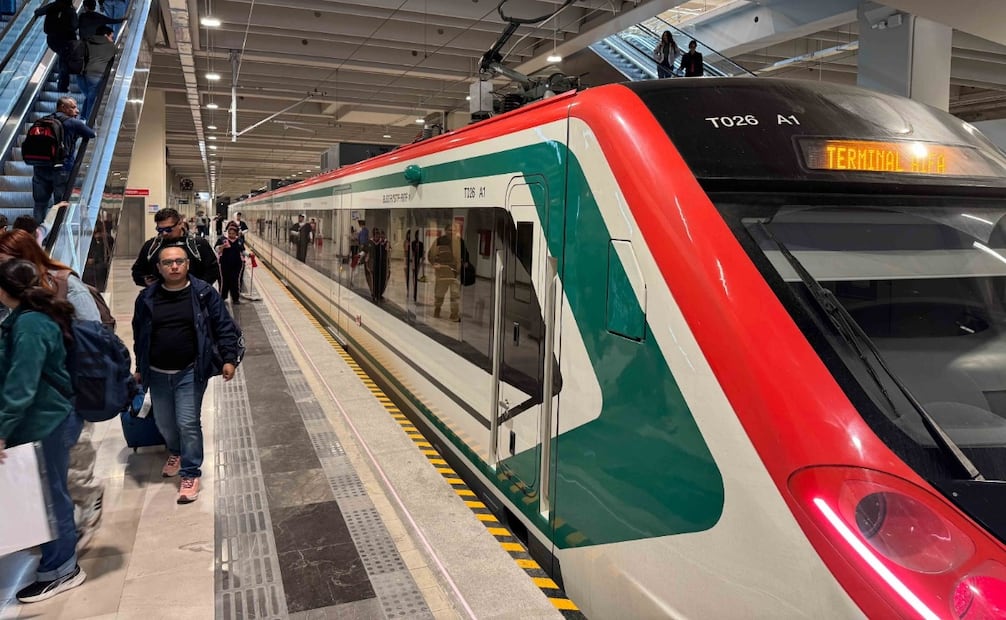 El Tren Felipe Ángeles conecta Buenavista con el AIFA; usuarios consideran que el servicio es eficiente, pero señalan la falta de información sobre los horarios de salida. Foto Diego Simón / El Universal