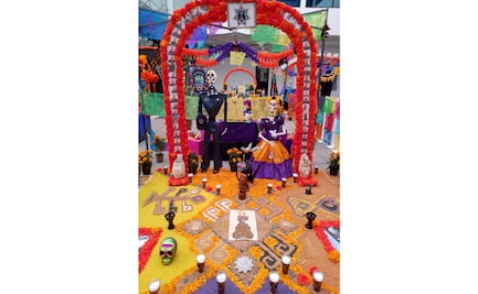 Instalan altar de Día de Muertos en memoria de policías fallecidos en Naucalpan