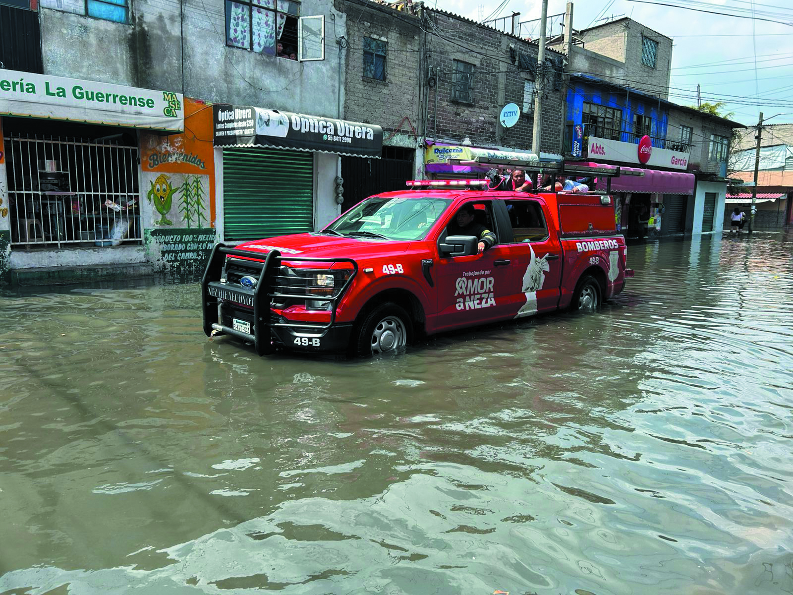 La red de drenaje por la tromba registrada ayer en gran parte del Valle de México / Foto Emilio Fernández