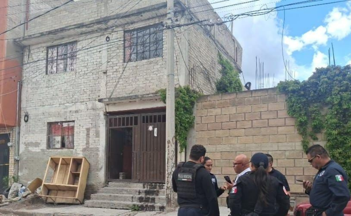 Elementos de la policía y peritos forenses en la colonia Ejidal El Pino, donde fue encontrado el cuerpo de un menor de edad. Tres personas fueron detenidas. Foto: Especial