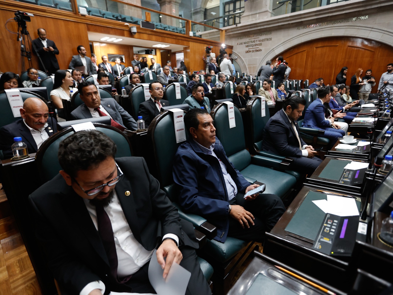 En los poderes Ejecutivo y Legislativo, municipios y organismos autónomos hay cada vez más mujeres. Foto Jorge Alvarado