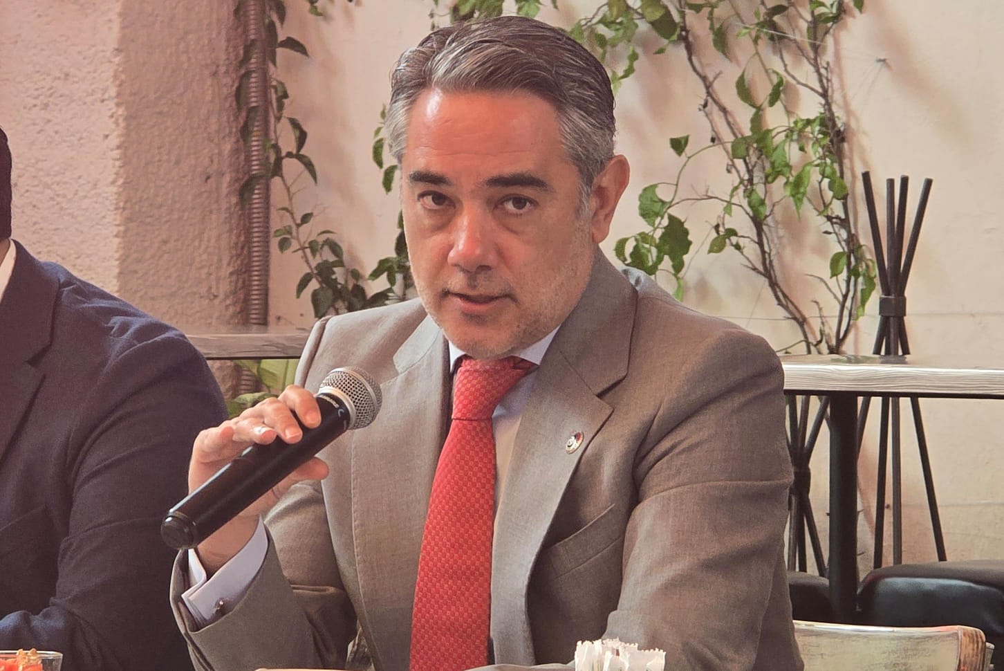 Pablo Fernández de Cevallos sostuvo que sigue quedando pendiente fortalecer rubros clave como salud y la seguridad pública. Foto Especial