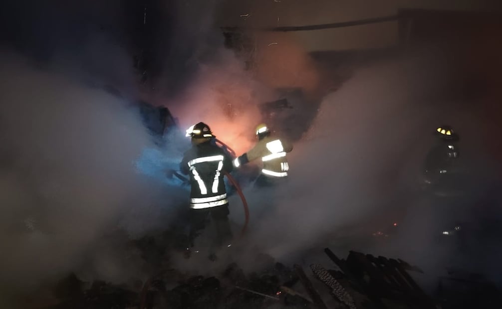El incendio afectó un área aproximada de 400 metros cuadrados; se evitó que las llamas alcanzaran viviendas e inmuebles aledaños. Foto Especial